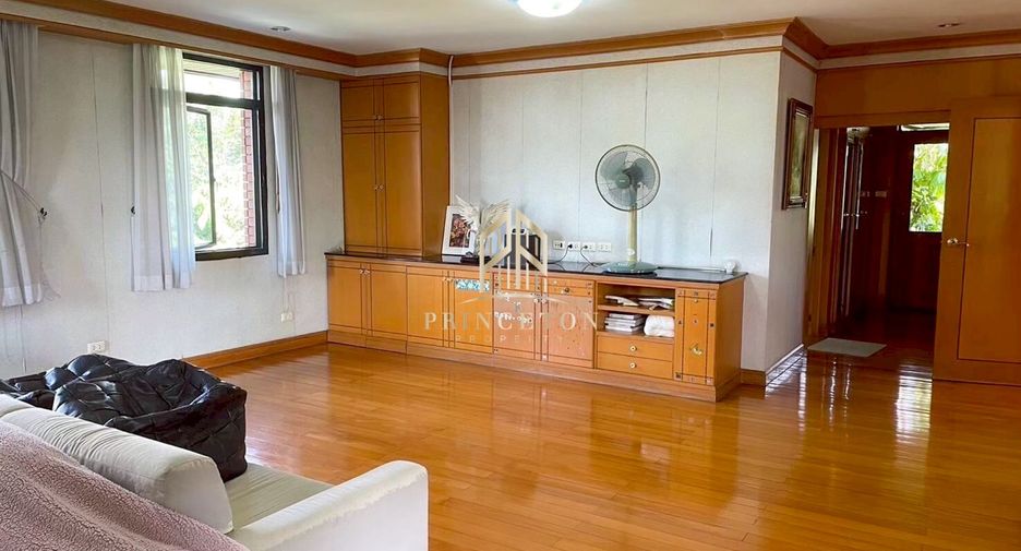 For sale 3 bedrooms house in Khan Na Yao, Bangkok