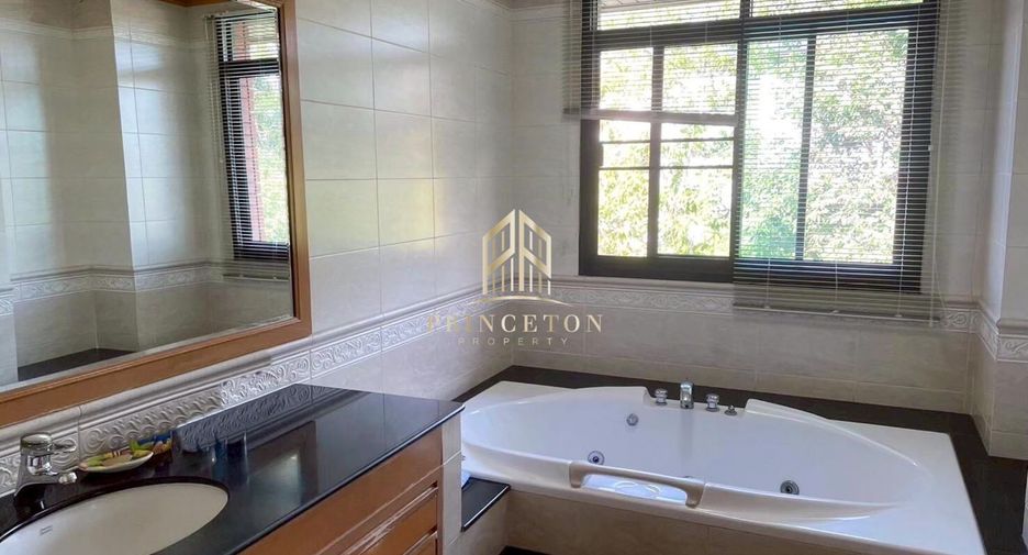 For sale 3 bedrooms house in Khan Na Yao, Bangkok