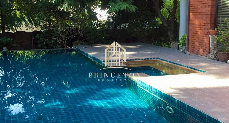 For sale 3 bedrooms house in Khan Na Yao, Bangkok