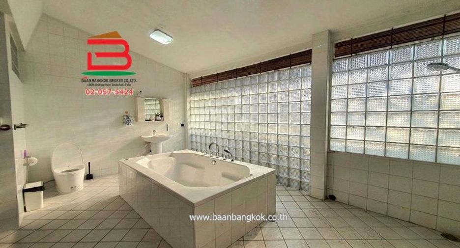 Casa en venta de 7 habitaciones en Khan Na Yao, Bangkok