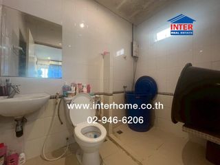 For sale 3 bed townhouse in Sam Khok, Pathum Thani