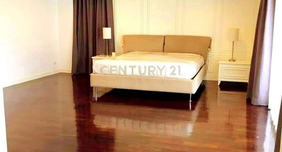 For sale 4 bedrooms house in Saphan Sung, Bangkok