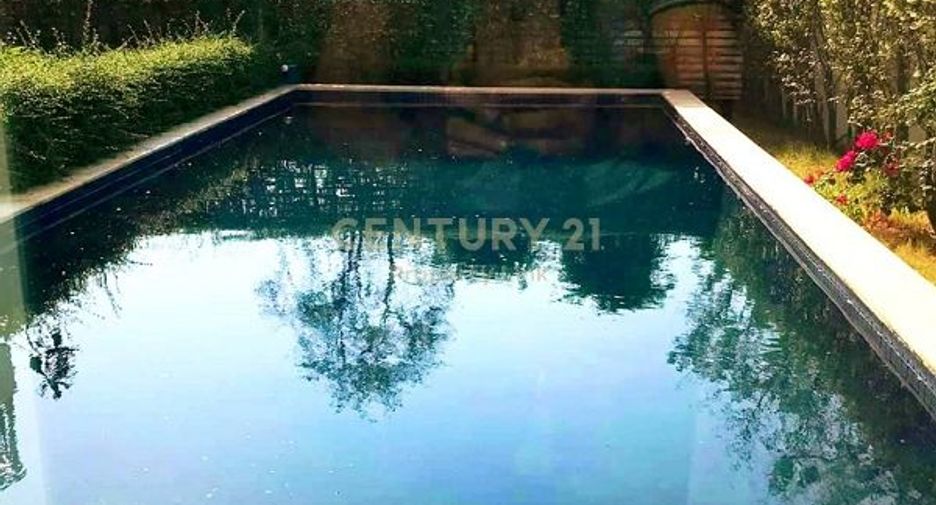 For sale 4 bedrooms house in Saphan Sung, Bangkok