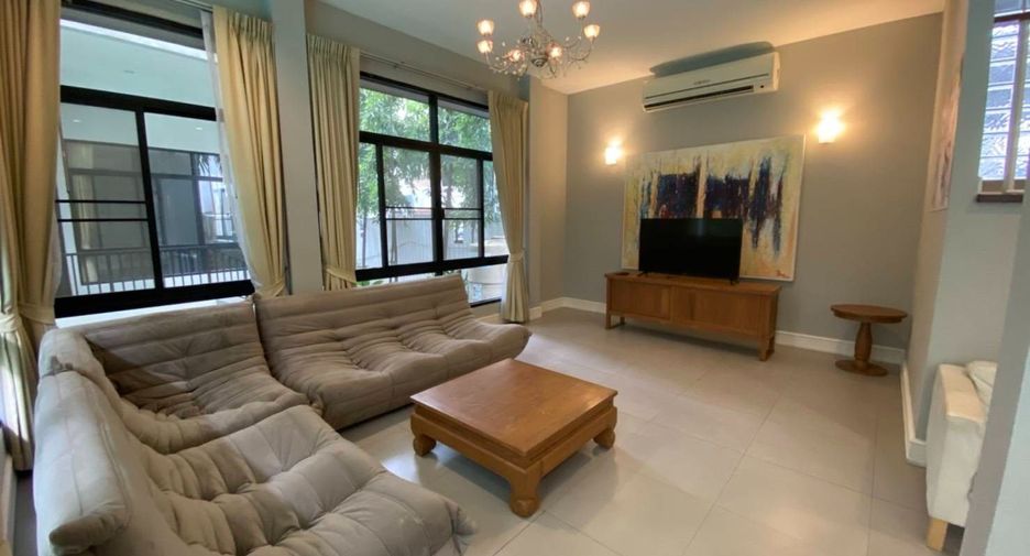 For rent 4 bedrooms house in Khlong Toei, Bangkok