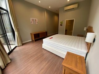 For rent 4 bedrooms house in Khlong Toei, Bangkok