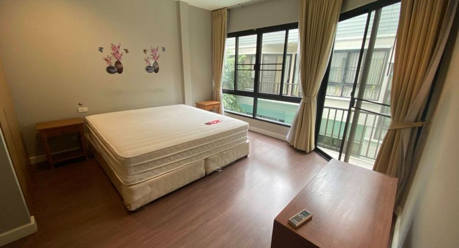 For rent 4 bedrooms house in Khlong Toei, Bangkok