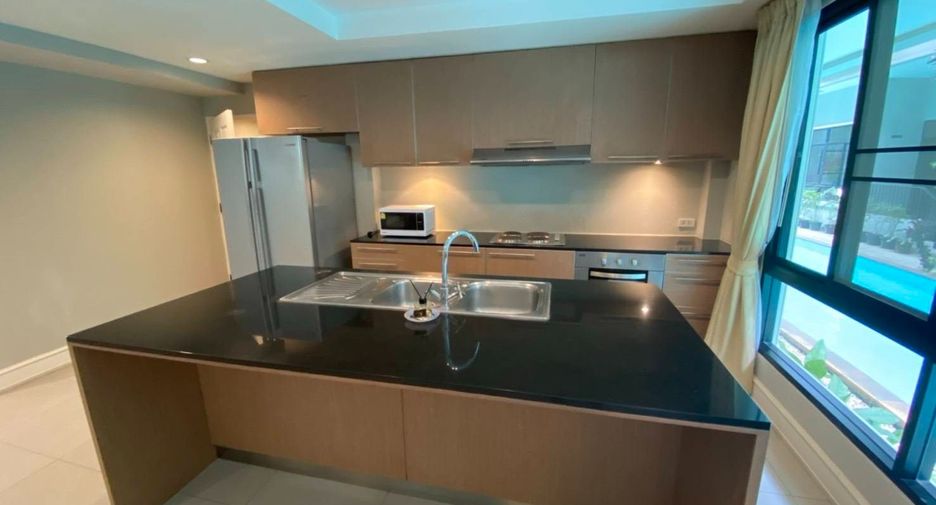 For rent 4 bedrooms house in Khlong Toei, Bangkok