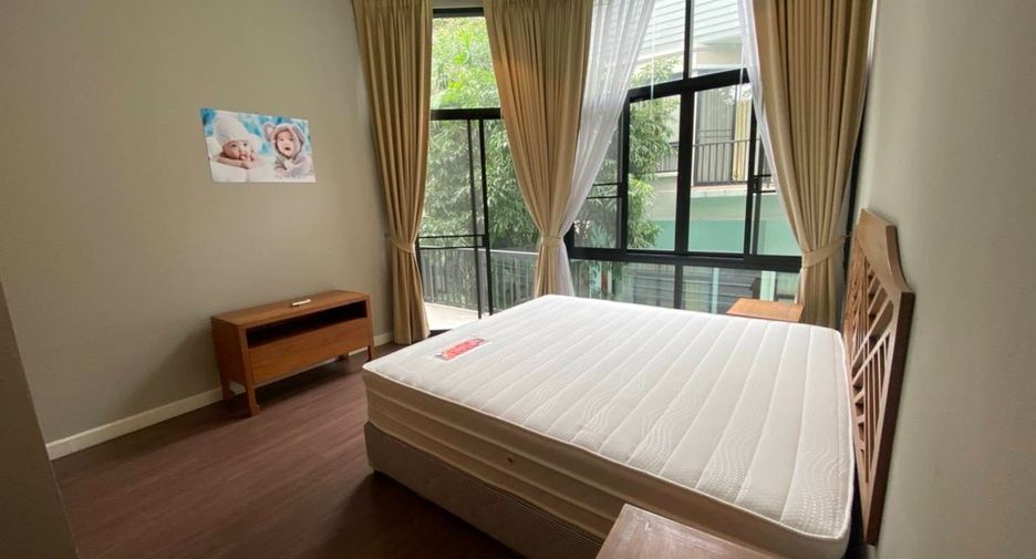 For rent 4 bedrooms house in Khlong Toei, Bangkok