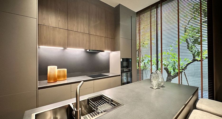 For sale 4 ベッドルーム house in Lat Phrao, Bangkok