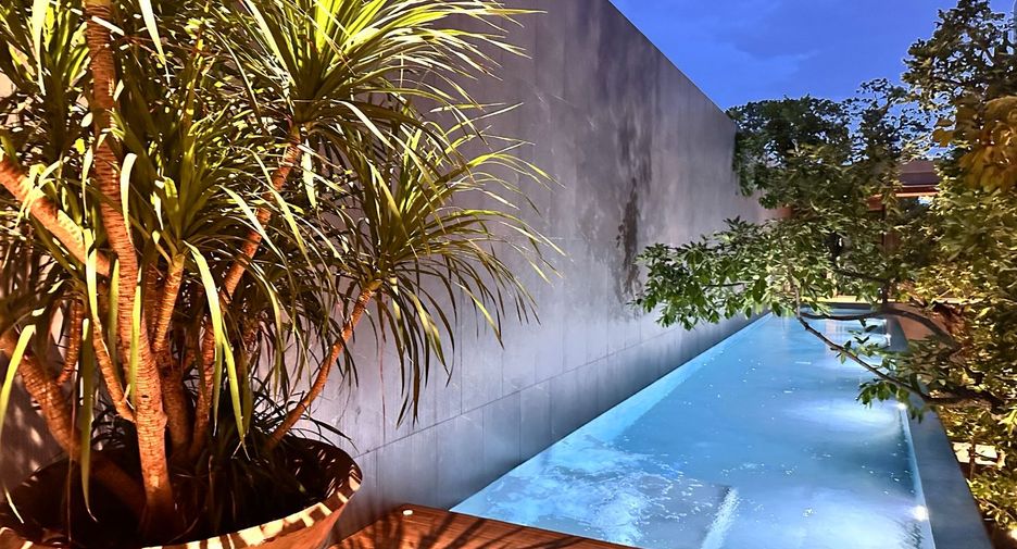 For sale 4 ベッドルーム house in Lat Phrao, Bangkok