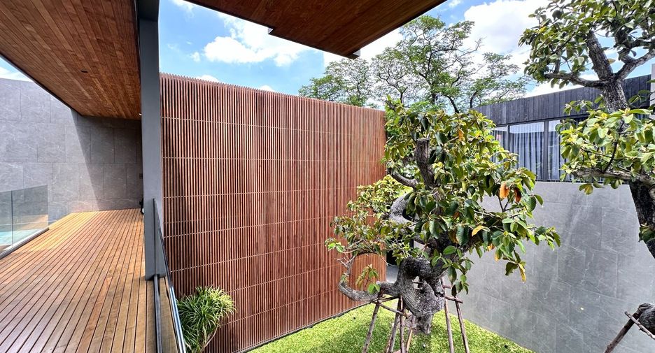For sale 4 ベッドルーム house in Lat Phrao, Bangkok