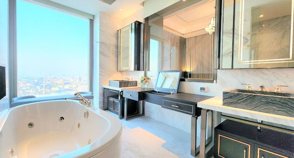 For rent 3 bed condo in Khlong San, Bangkok
