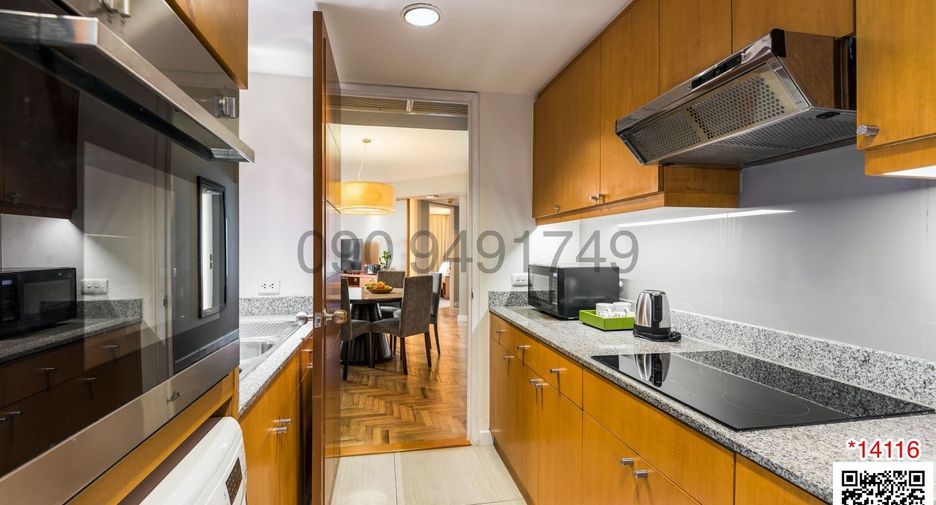 For rent 3 bedrooms condo in Yan Nawa, Bangkok