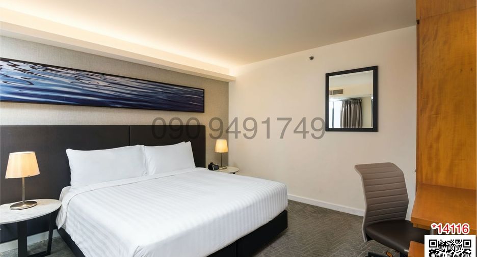 For rent 3 bedrooms condo in Yan Nawa, Bangkok