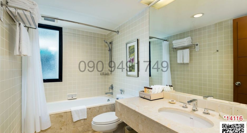 For rent 3 bedrooms condo in Yan Nawa, Bangkok