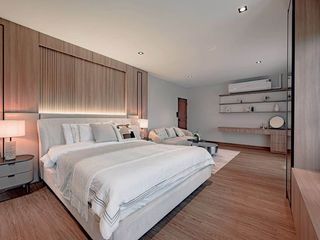 For rent そして for sale 6 Beds house in Phra Khanong, Bangkok