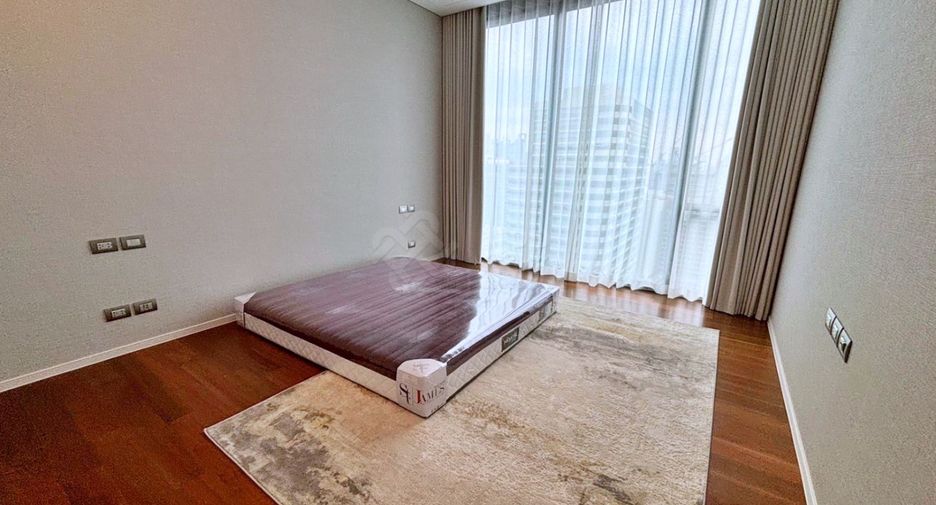 For rent 2 bedrooms condo in Pathum Wan, Bangkok