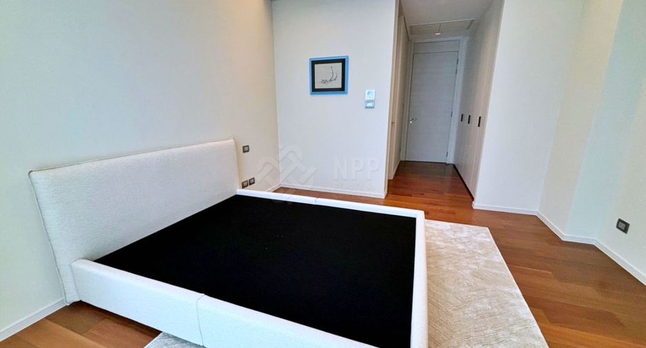 For rent 2 bedrooms condo in Pathum Wan, Bangkok