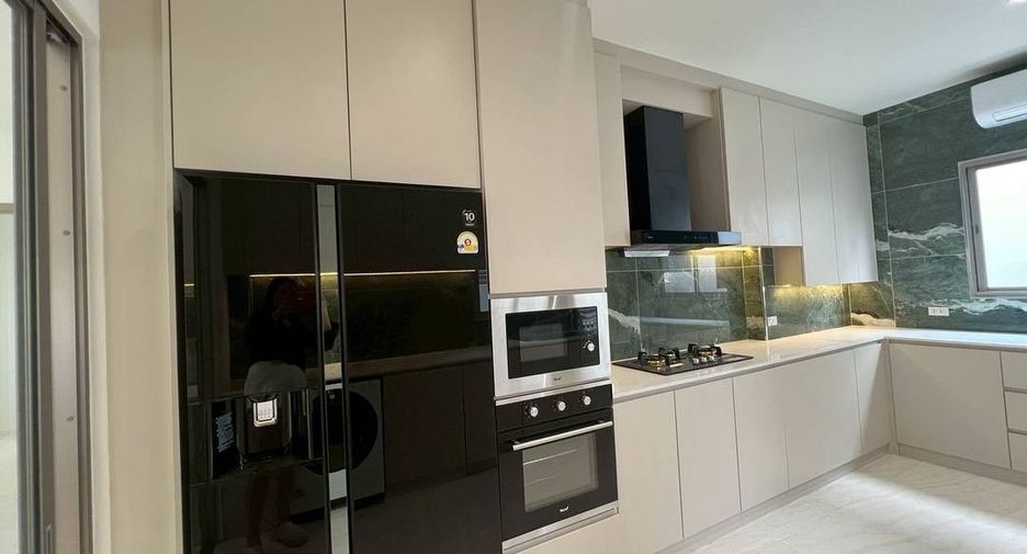 For rent and for sale 4 bedrooms house in Bang Lamung, Chonburi