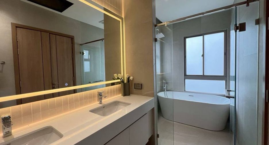 For rent and for sale 4 bedrooms house in Bang Lamung, Chonburi
