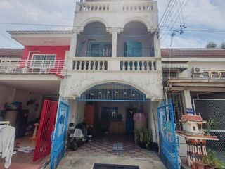 Casa adosada en venta de 2 habitaciones en Min Buri, Bangkok