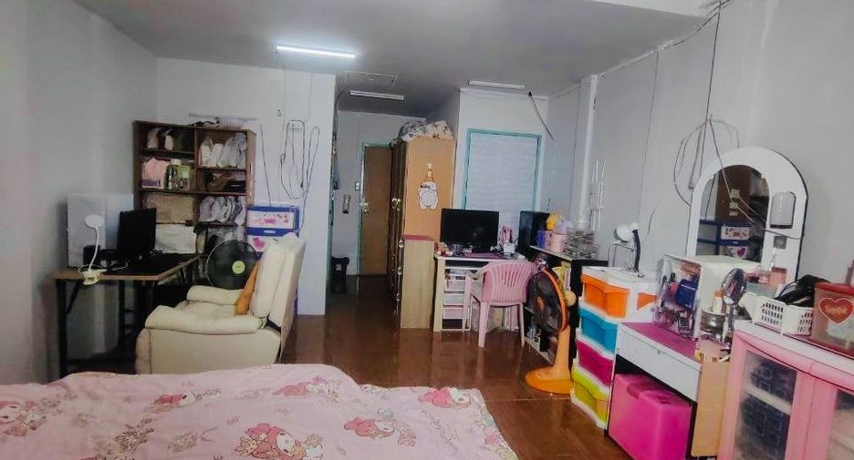 Casa adosada en venta de 2 habitaciones en Min Buri, Bangkok
