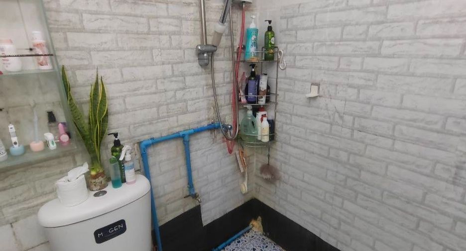 Casa adosada en venta de 2 habitaciones en Min Buri, Bangkok