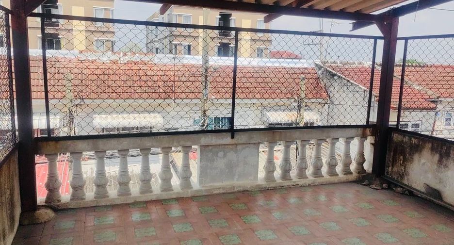 Casa adosada en venta de 2 habitaciones en Min Buri, Bangkok