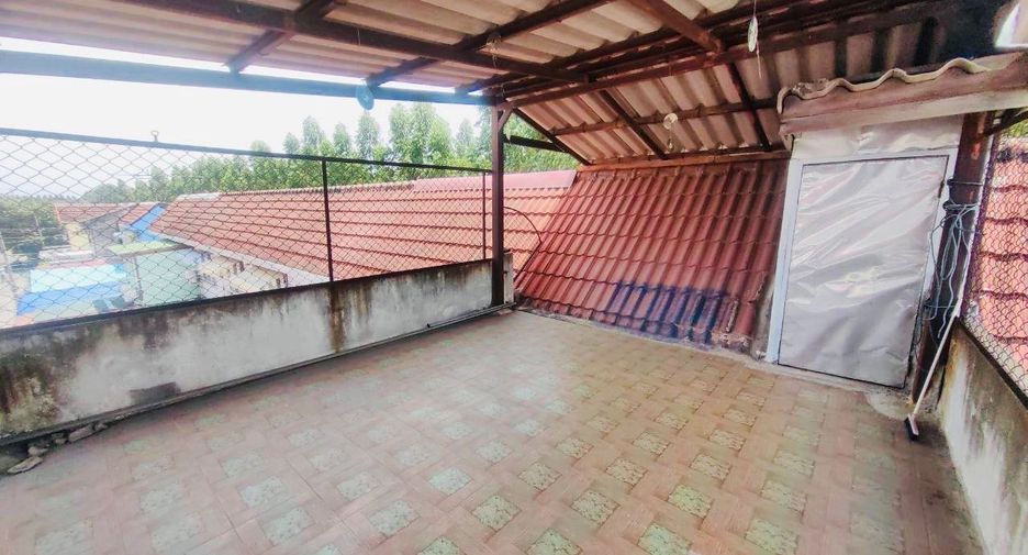 Casa adosada en venta de 2 habitaciones en Min Buri, Bangkok