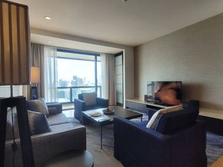 À louer 3 chambres appartement avec services à Khlong Toei, Bangkok