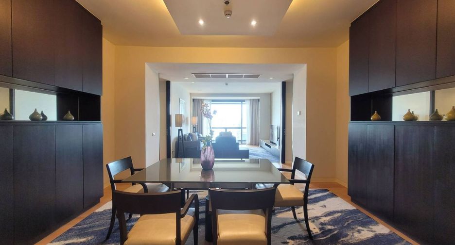 For rent 3 ベッドルーム serviced apartment in Khlong Toei, Bangkok