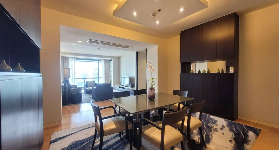 For rent 3 ベッドルーム serviced apartment in Khlong Toei, Bangkok