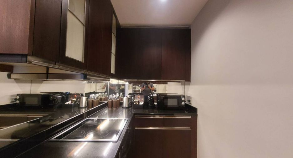 For rent 3 ベッドルーム serviced apartment in Khlong Toei, Bangkok
