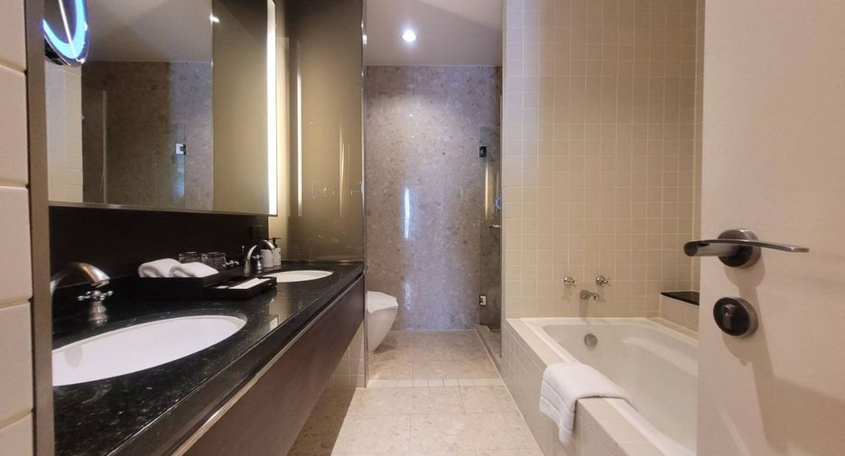 For rent 3 ベッドルーム serviced apartment in Khlong Toei, Bangkok