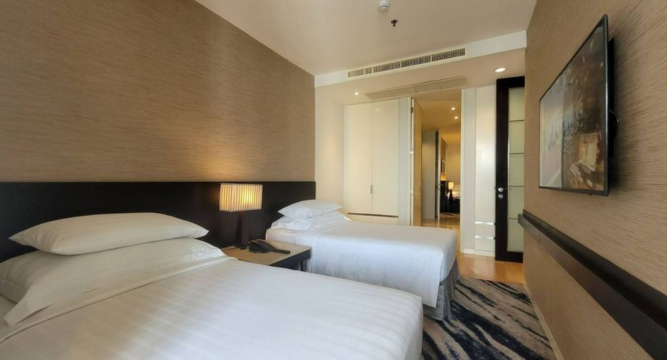 For rent 3 ベッドルーム serviced apartment in Khlong Toei, Bangkok