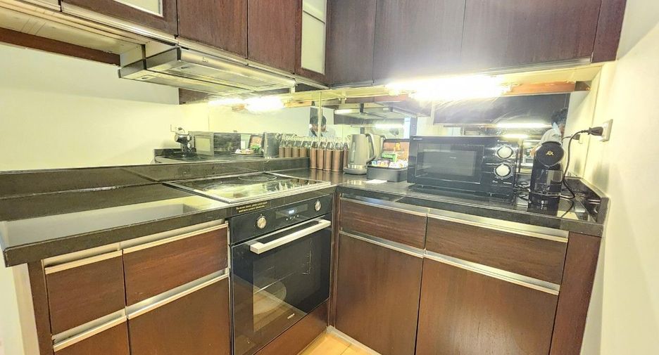 Apartamento con servicios en alquiler de 3 habitaciones en Khlong Toei, Bangkok