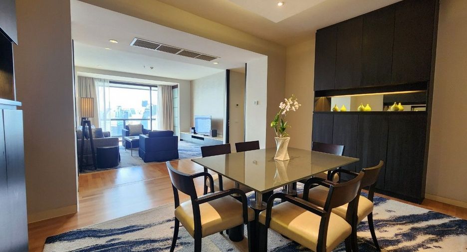 Apartamento con servicios en alquiler de 3 habitaciones en Khlong Toei, Bangkok
