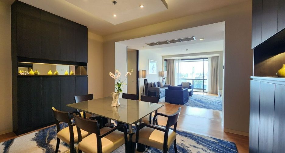 Apartamento con servicios en alquiler de 3 habitaciones en Khlong Toei, Bangkok