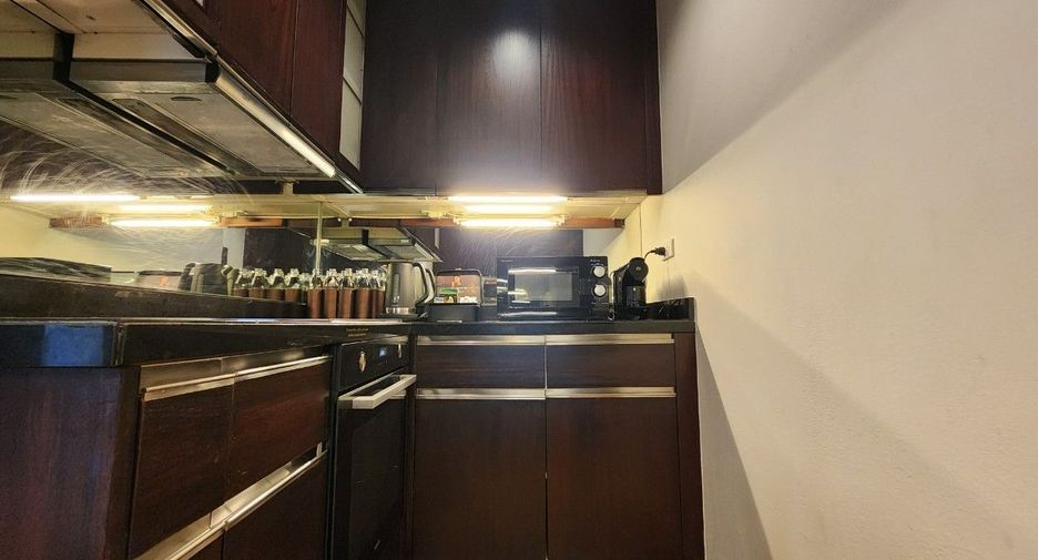 Apartamento con servicios en alquiler de 3 habitaciones en Khlong Toei, Bangkok