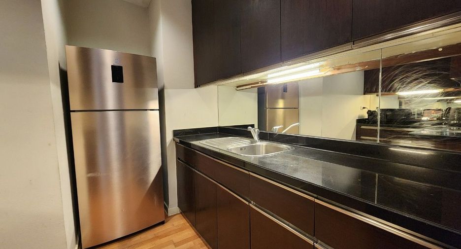 Apartamento con servicios en alquiler de 3 habitaciones en Khlong Toei, Bangkok