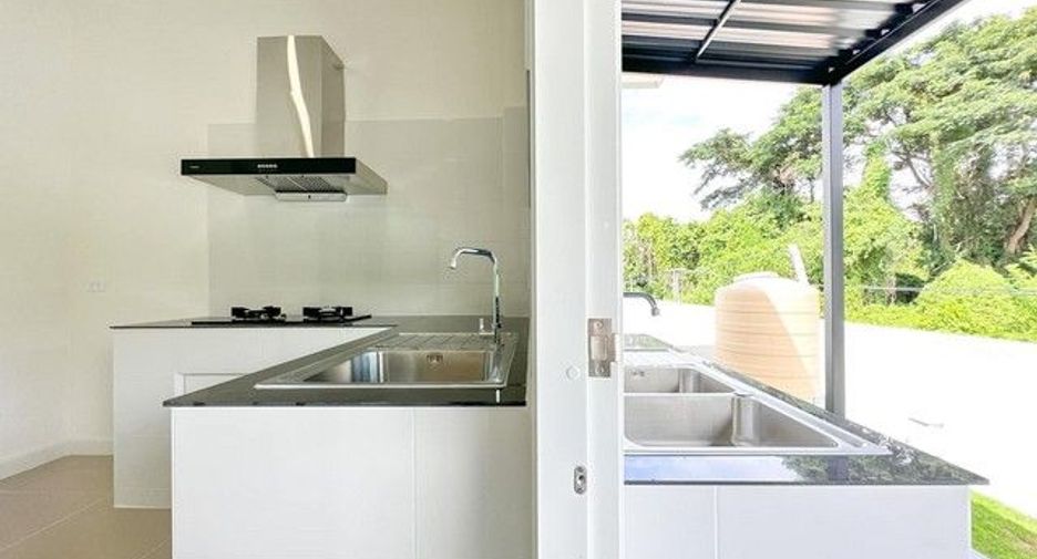 For sale 3 bedrooms house in Mueang Lamphun, Lamphun