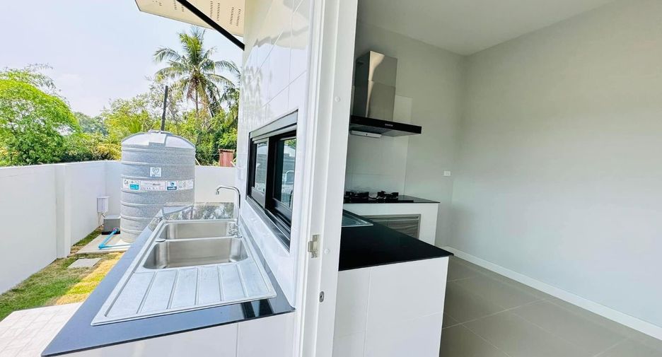 For sale 3 bedrooms house in Mueang Lamphun, Lamphun