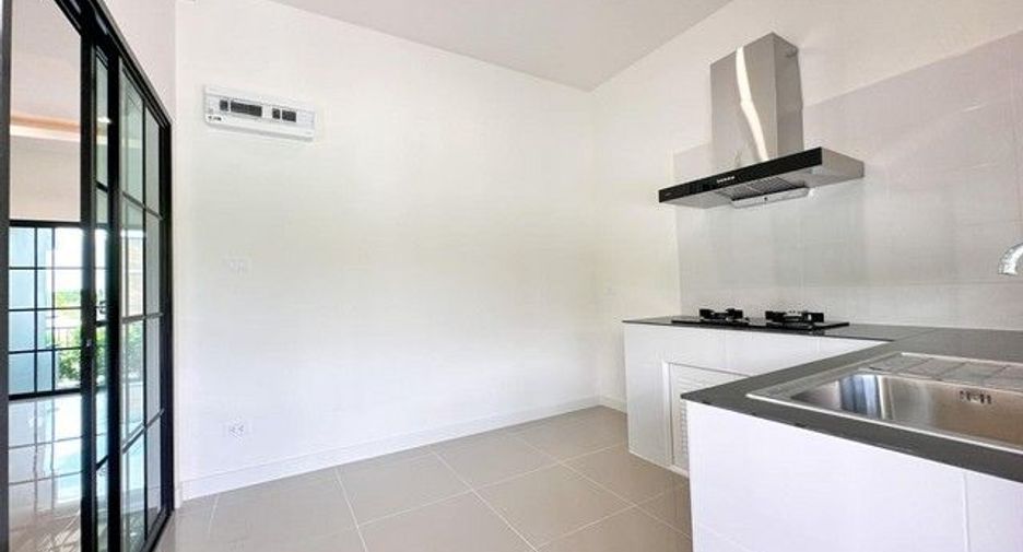 For sale 3 bedrooms house in Mueang Lamphun, Lamphun