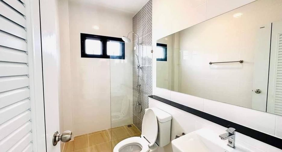 For sale 3 bedrooms house in Mueang Lamphun, Lamphun