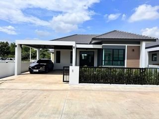 For sale 3 bedrooms house in Mueang Lamphun, Lamphun