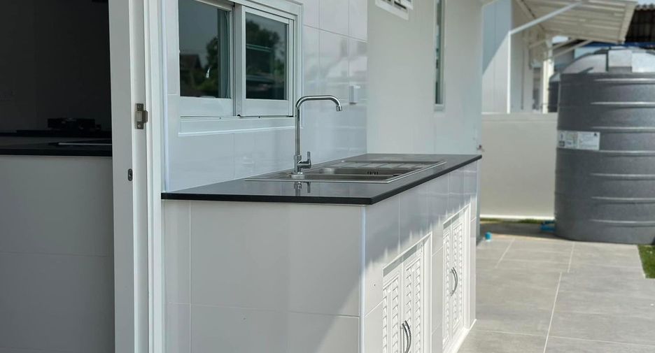 For sale 3 bedrooms house in Mueang Lamphun, Lamphun