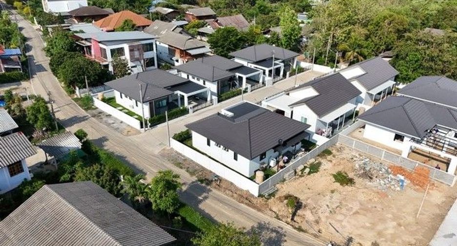 For sale 3 bedrooms house in Mueang Lamphun, Lamphun
