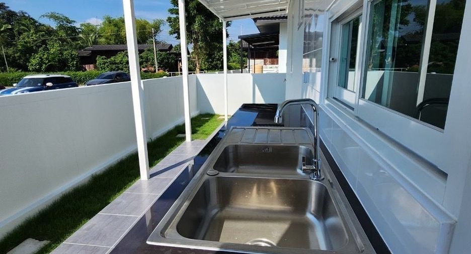 For sale 3 bedrooms house in Mueang Lamphun, Lamphun