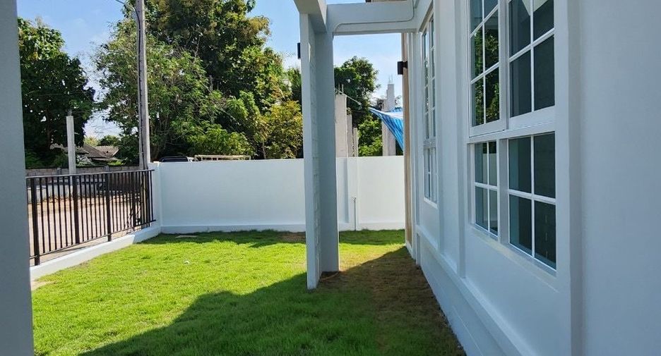 For sale 3 bedrooms house in Mueang Lamphun, Lamphun