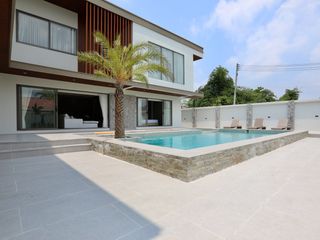 For rent and for sale 7 bed house in Bang Lamung, Chonburi